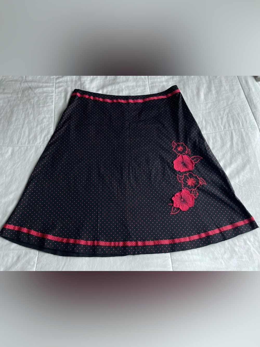 Forever21 Y2K Black Red Polka Dot Floral Applique Midi Skirt Large Chic Parisian
